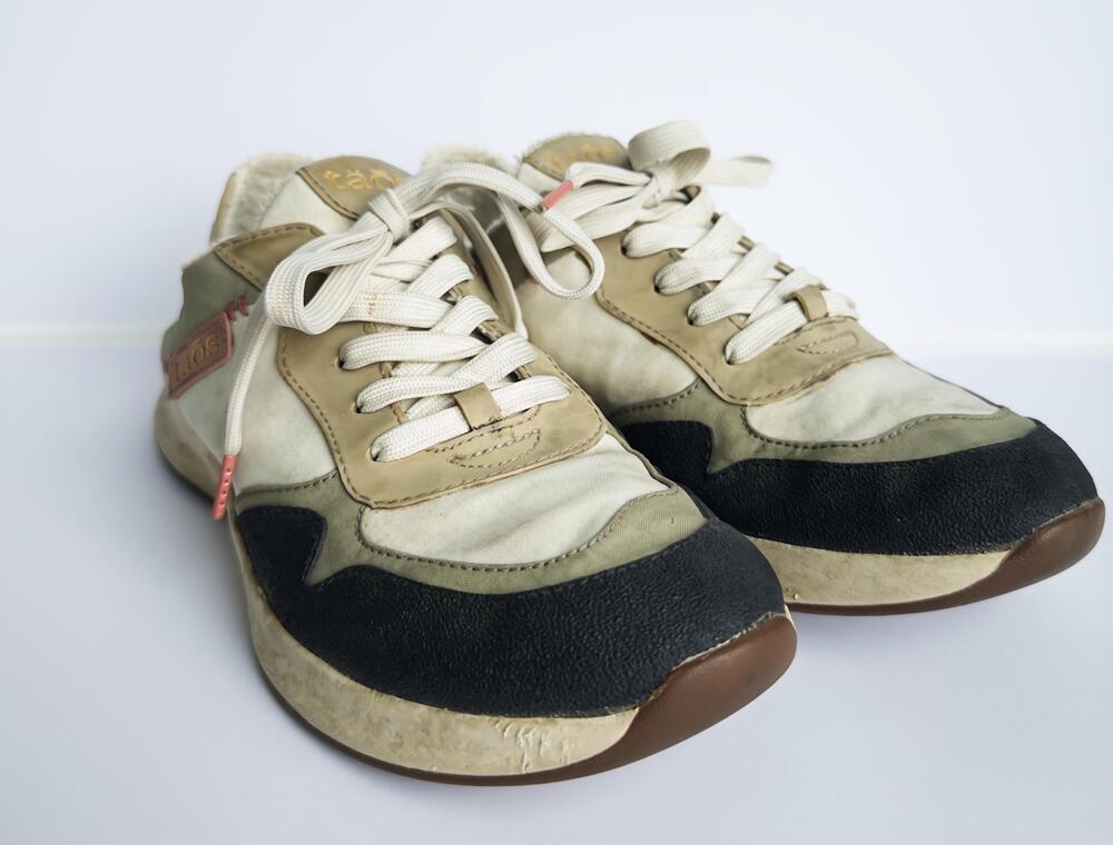 Taos Direction Shoes Womens Size 7 Beige Faux Fur Lined Canvas Sneakers Comfort